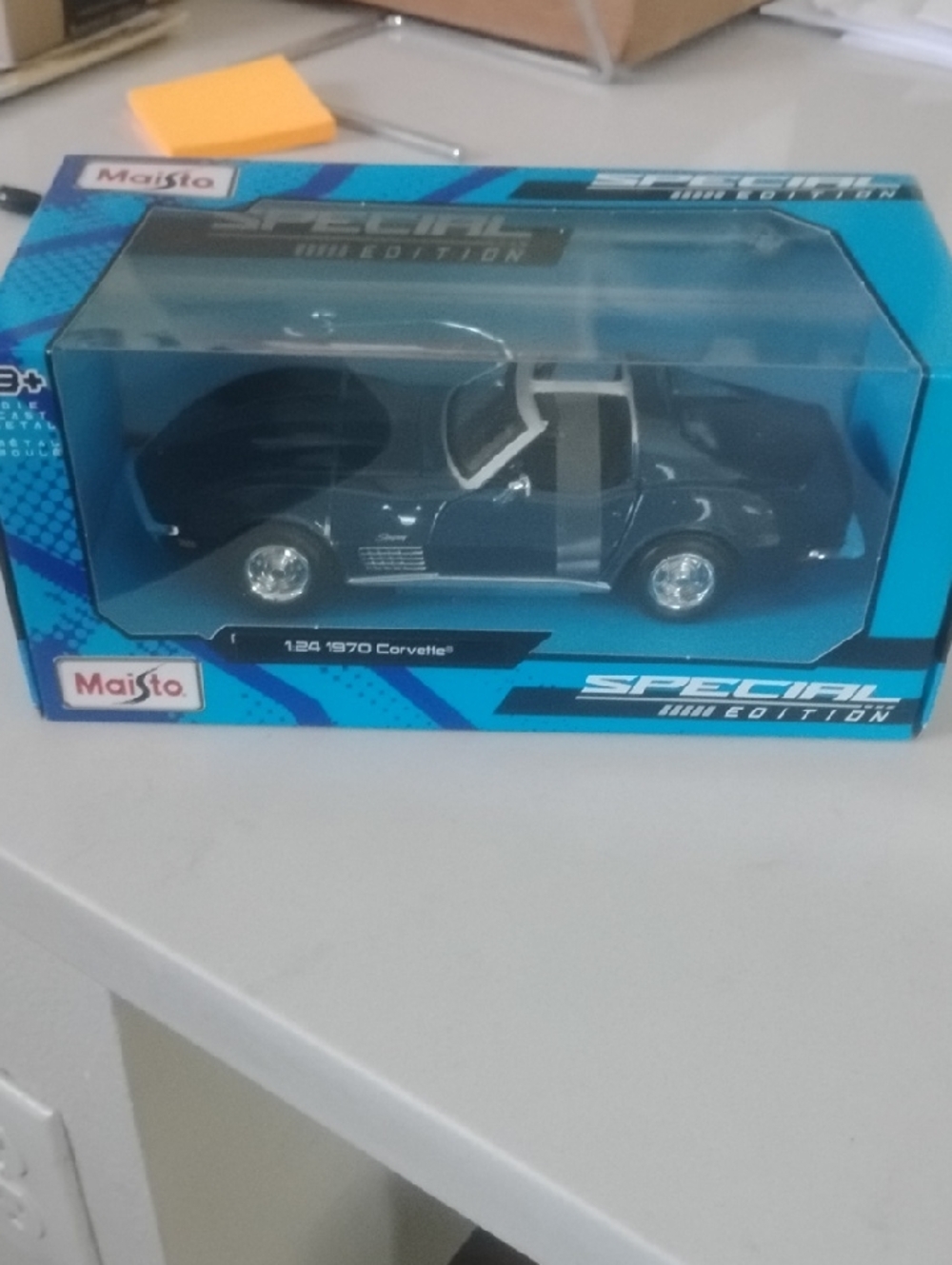 Maisto Special Edition 1:24 1970 Corvette Stingray T-Top Diecast